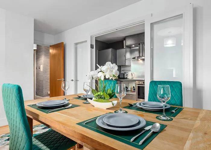 St, George Wharf Vauxhall Bridge Large 2Bedrooms Apartment With River View Panoramic Balcony